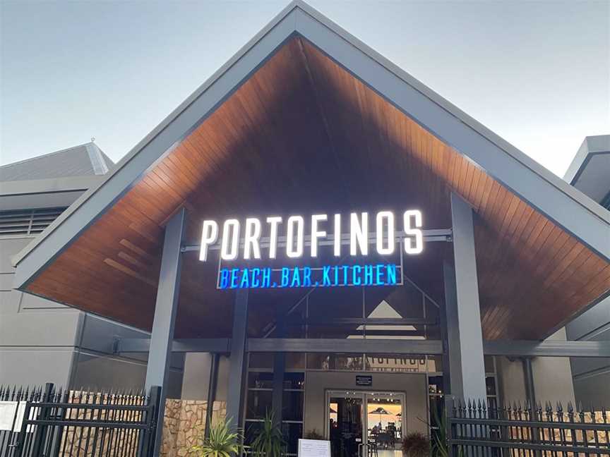 Portofinos Beach, Bar, Kitchen