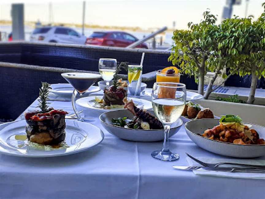 Sea and shore restaurant, Labrador, QLD