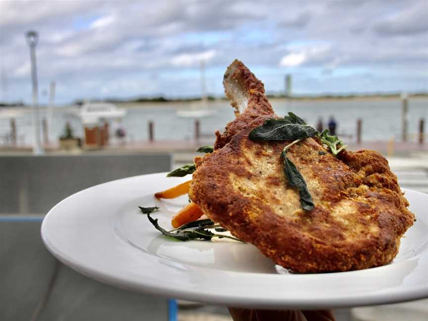 Sea and shore restaurant, Labrador, QLD