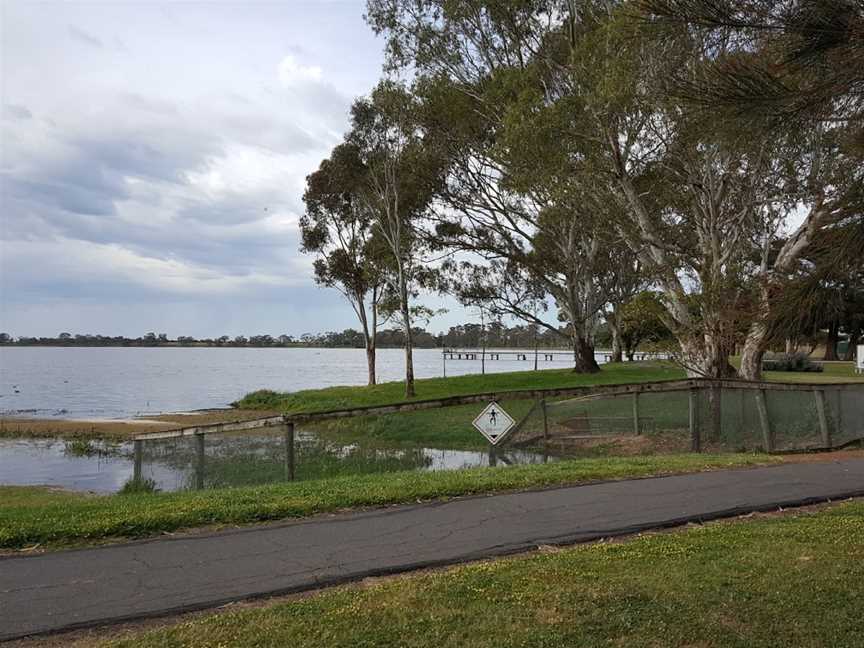 Bottlemart Express - Lake Wallace Hotel, Edenhope, VIC