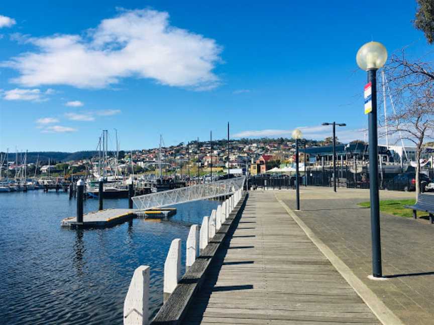 Legs 'N' Breasts, Bellerive, TAS