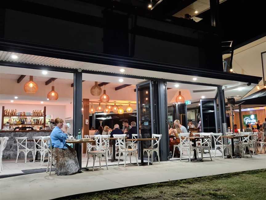 Paradiso Rooftop Bar & Restaurant, Food & drink in Airlie Beach