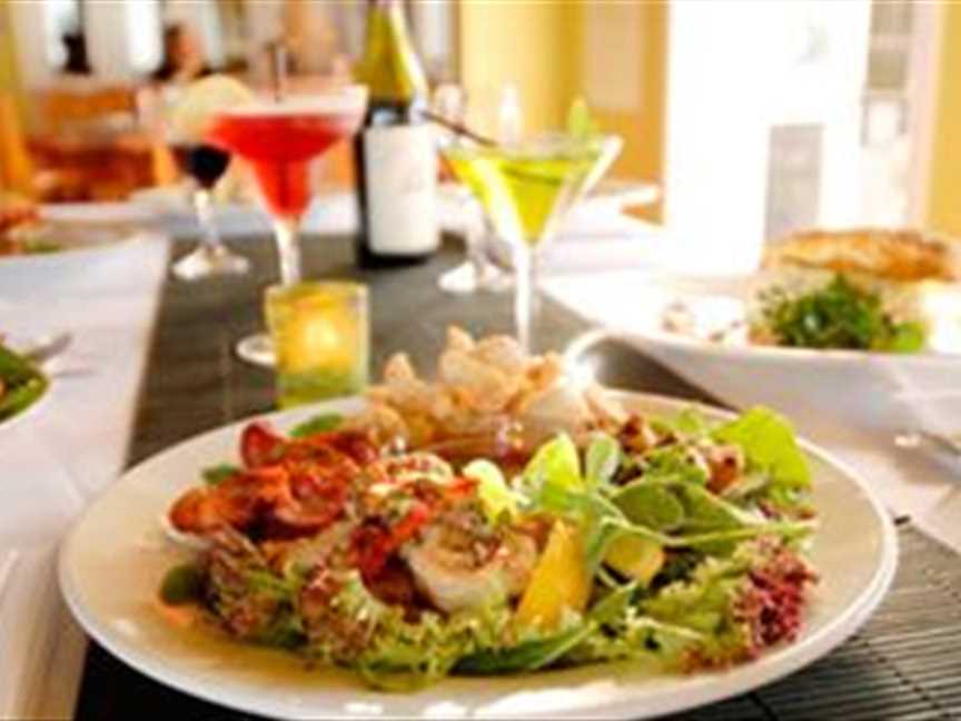 Taylor's Beach Bar & Cafe, Food & Drink in Esperance