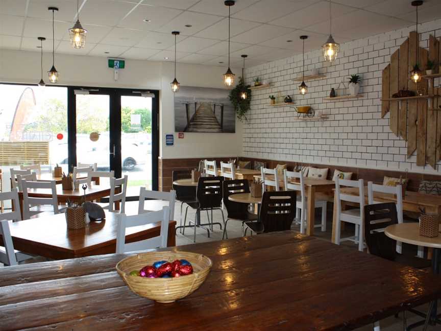 Cafe Lincoln, Henderson, New Zealand