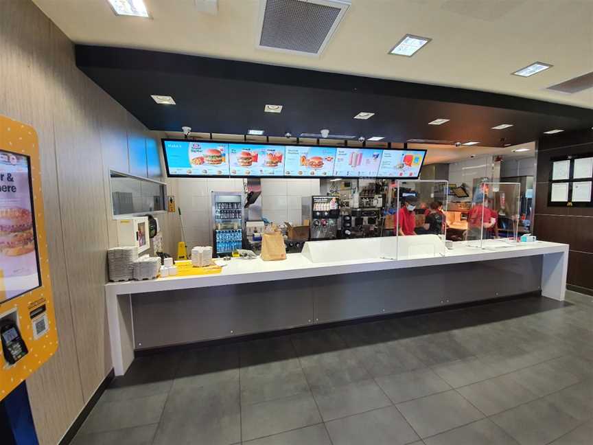 McDonald's Constellation Drive, Rosedale, New Zealand