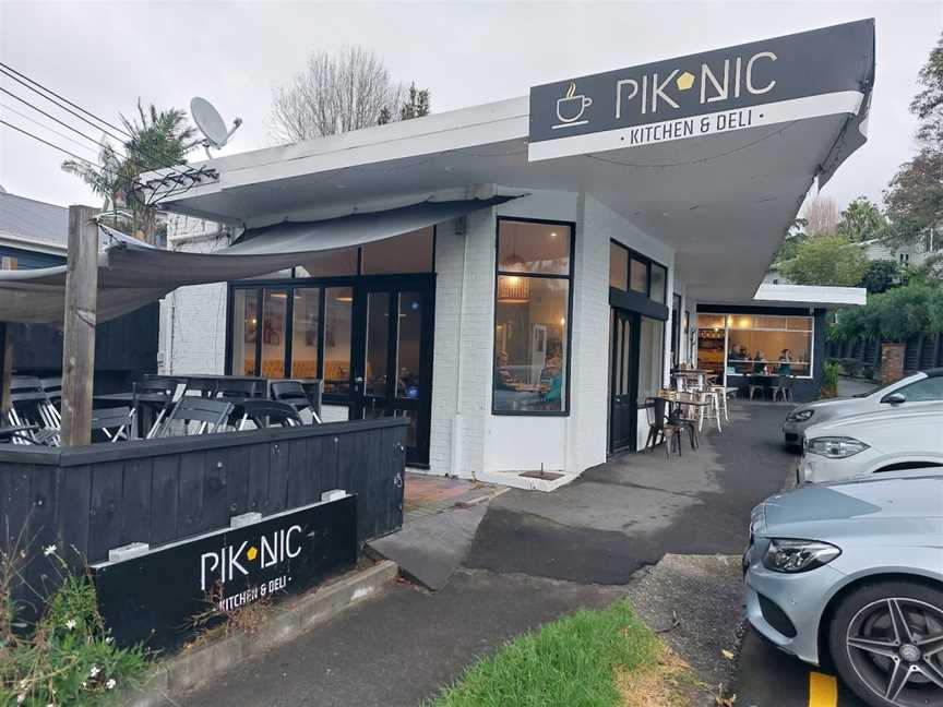 Piknic Cafe, Castor Bay, New Zealand