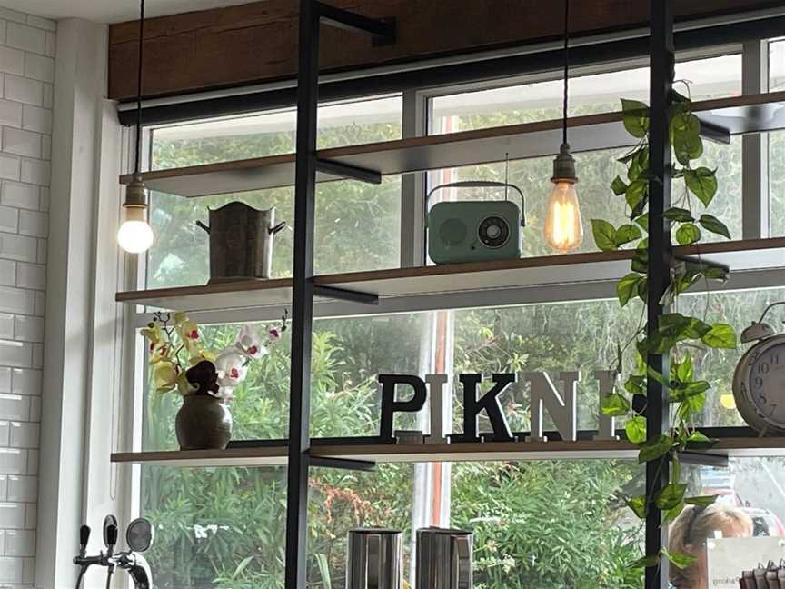 Piknic Cafe, Castor Bay, New Zealand