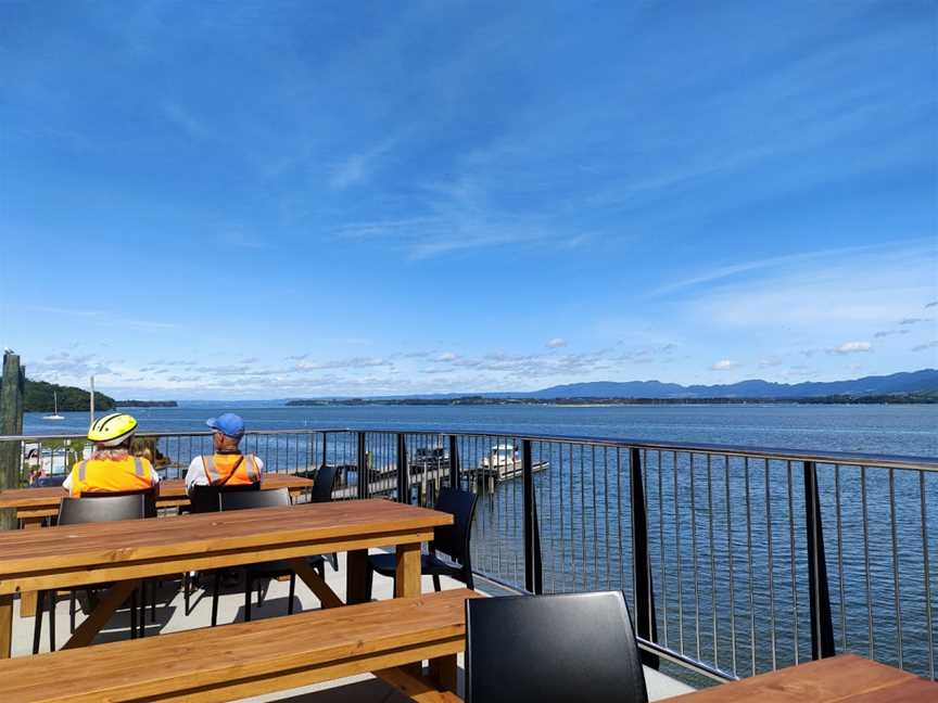 Shoreline Restaurant & Cafe, Bowentown, New Zealand