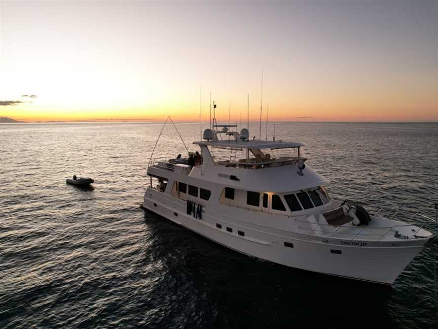Aroona Luxury Boat Charters - Day Cruise, Yorkeys Knob, QLD