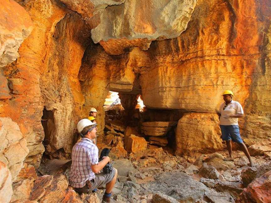 Girloorloo Tours at Mimbi Caves, Fitzroy Crossing, WA