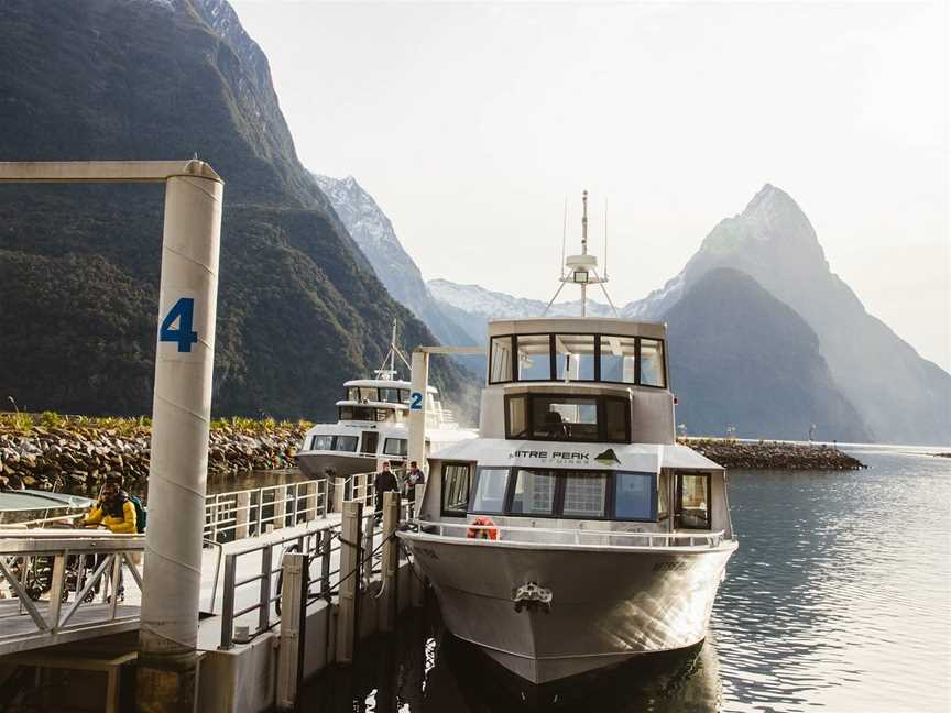 Milford Sound BBQ Bus, Te Anau, New Zealand