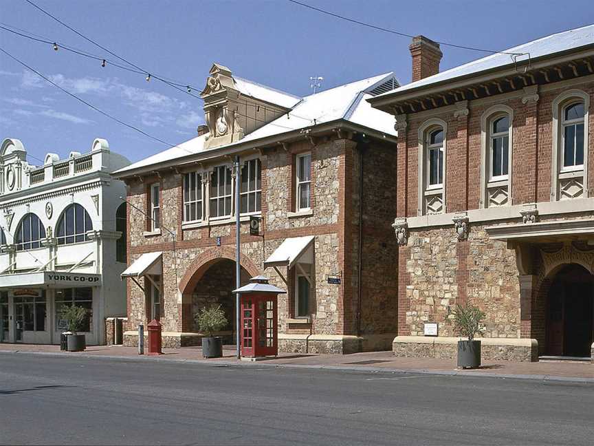 Co Op CPost Office CCourthouse