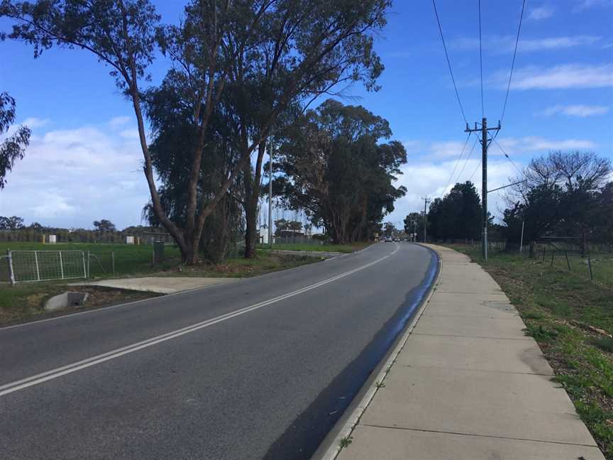 Millhouse Road, Belhus, Western Australia, July 2021.jpg
