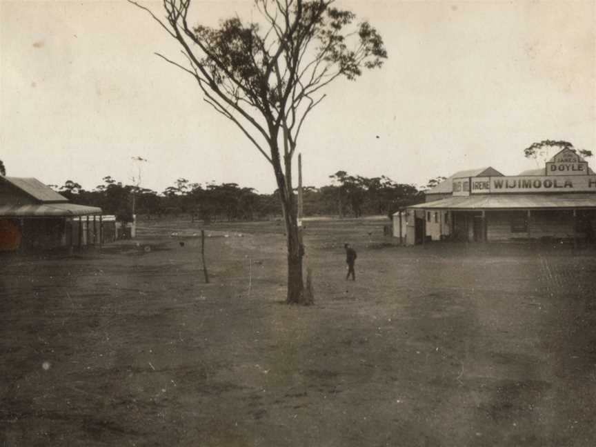 Widgiemooltha, Western Australia, 28 September 1930.jpg