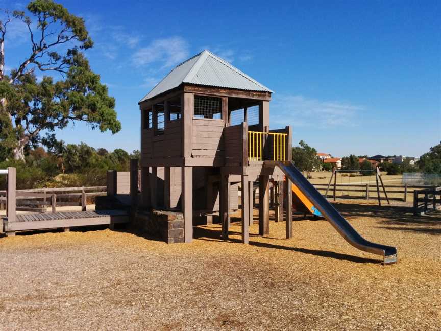 Mill Park Stables Playground - panoramio.jpg