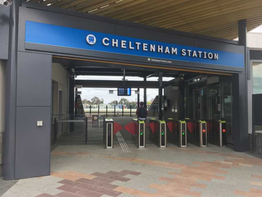 Cheltenham Station Entrance Melbourne20201107