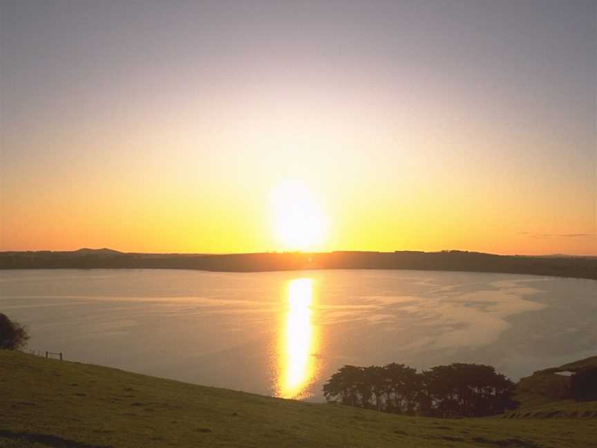 Lake Bullen Merriat Sunset