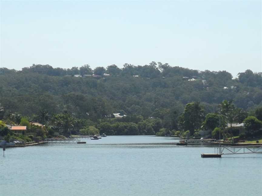 Currumbin Creek canals in Currumbin Waters, Queensland.jpg