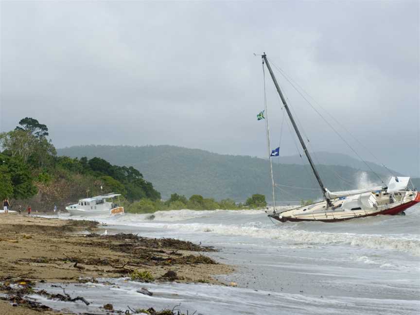 Rumrunneronthe Beach CStrickenyachtwashedontothebeachat Cannonvale C1 February2010