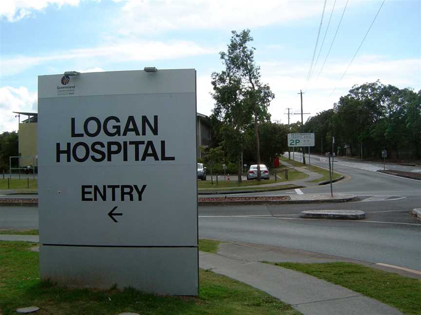 Logan Hospitalentrance