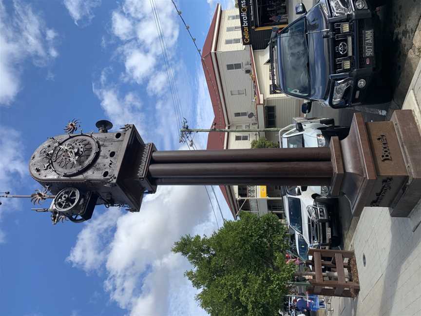 Blumbergville Clock C202001