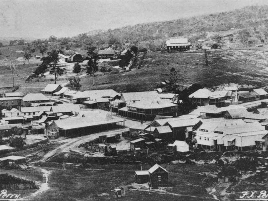 StateLibQld 1 103070 View overlooking the town of Mount Perry.jpg