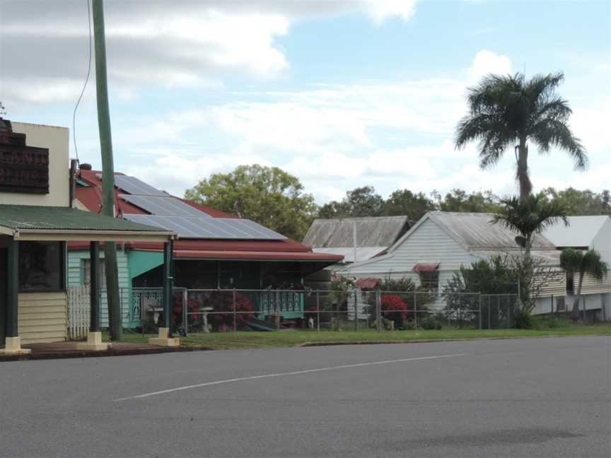 General store and streetscape, Rosedale, Queensland, 2016 02.jpg
