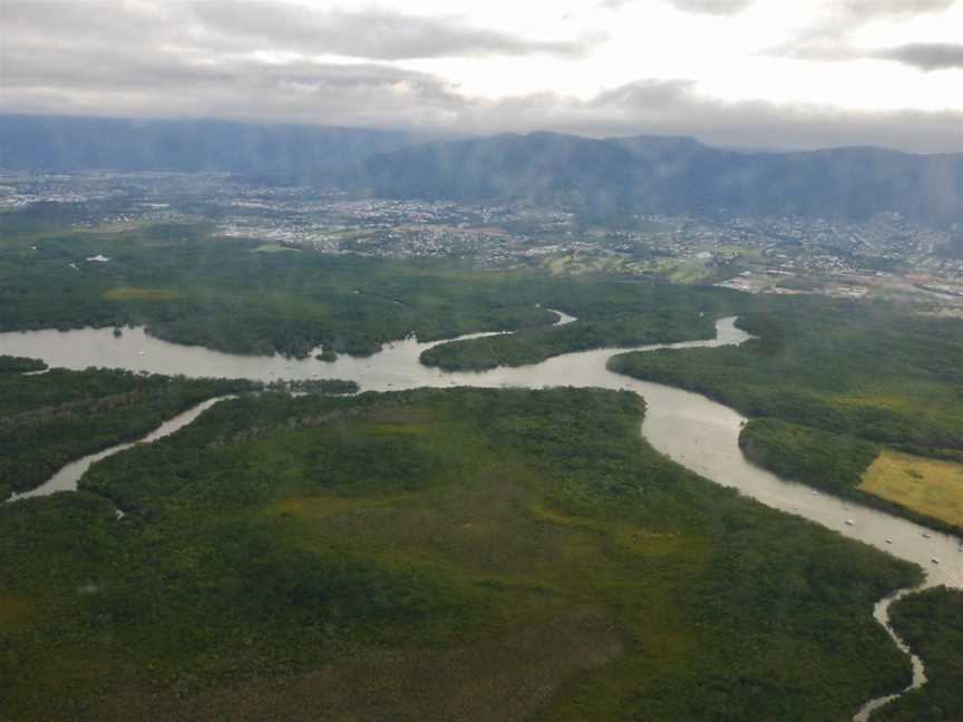 Approaching Cairns (8685103573).jpg