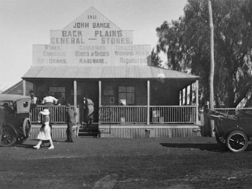 John Bange'sgeneralstorein Back Plains Queenslandcirca1930