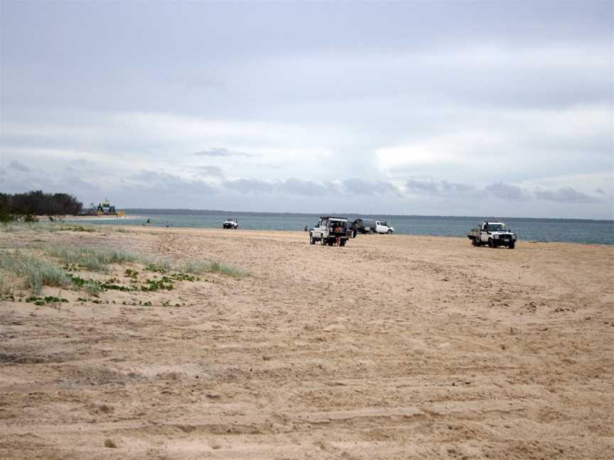 4WDs at Inskip Point, 2009.jpg