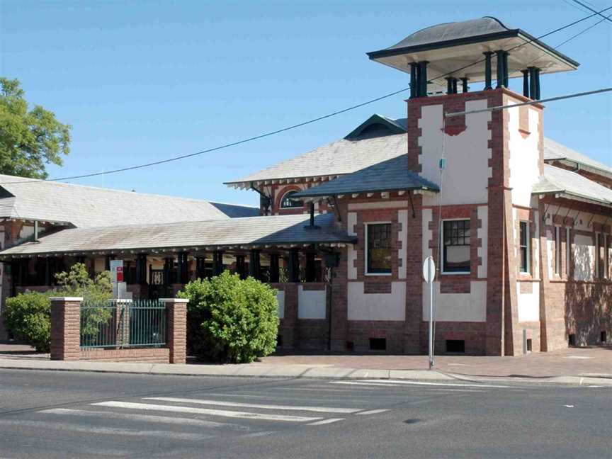 Bourke court house.jpg