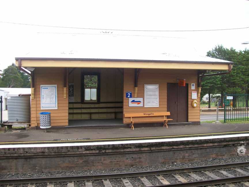 Wingello railway station platform 2 waiting room.jpg