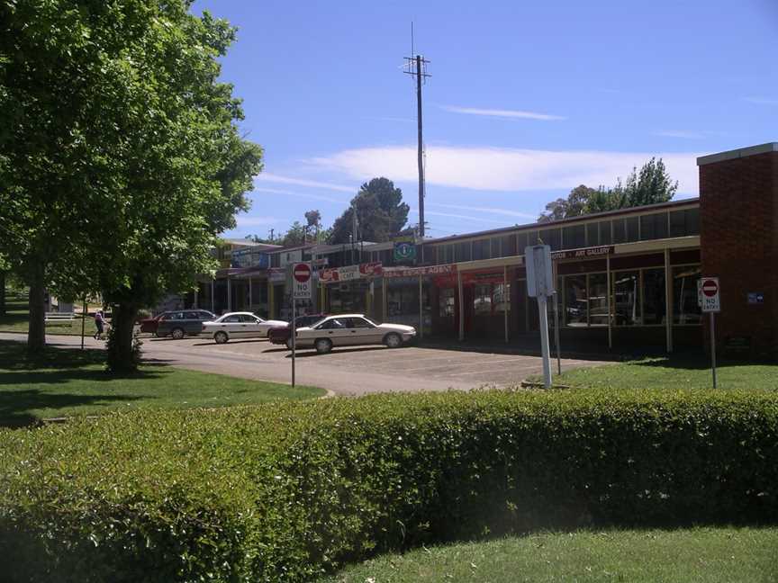 Adaminaby main street.jpg