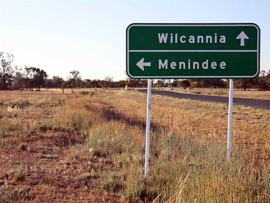 Roadsignnexttothe Cobb Highwaynearthe Ivanhoe Menindee Roadintersection