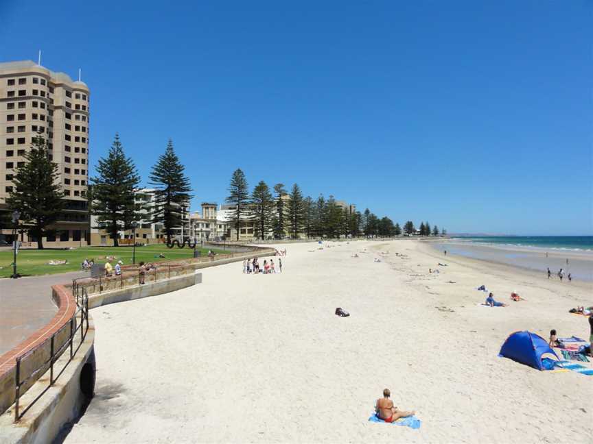 Glenelg Beach in summer.jpg