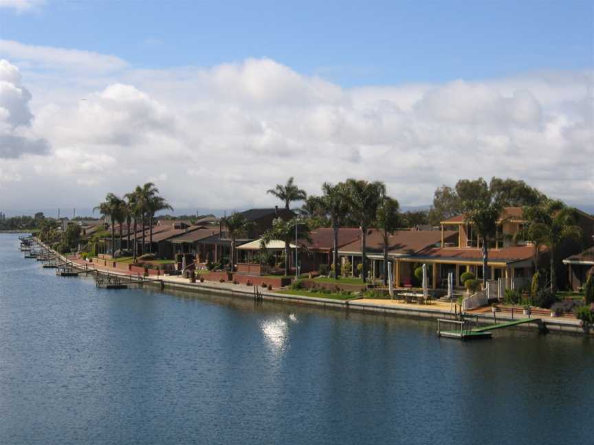 Westlakes, Western Suburbs, Adelaide - panoramio.jpg