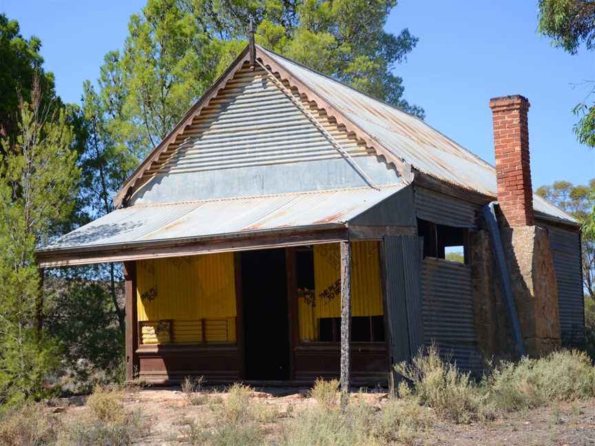 Abandoned store, Black Hill, South Australia.jpg