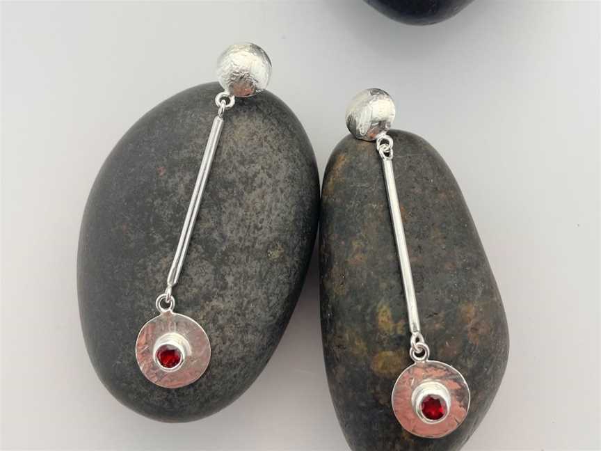 Red garnet dangling silver earrings