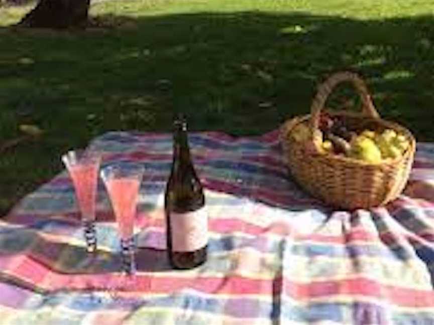 Moore Bubbles, Wineries in Lower Longley