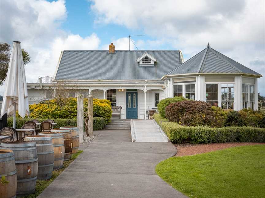 The Hunting Lodge winery, Waimauku, New Zealand