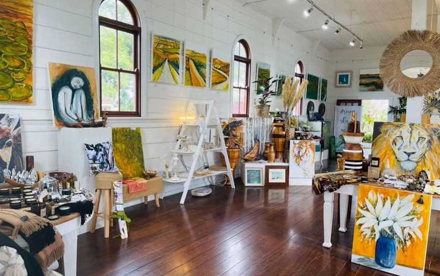 The Old Lodge Gallery, Attractions in Gladstone