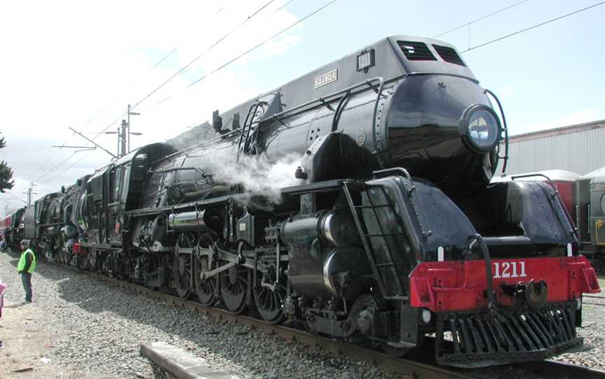 Locomotive J1211front