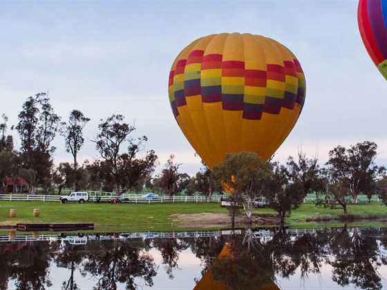 Hot air balloon tours in the Avon Valley